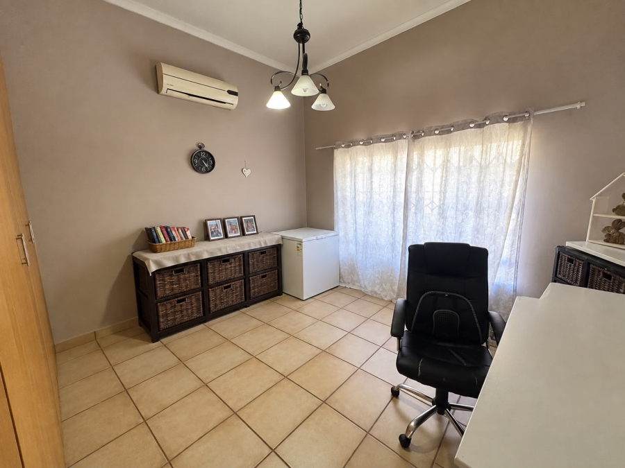 2 Bedroom Property for Sale in Waterval East North West